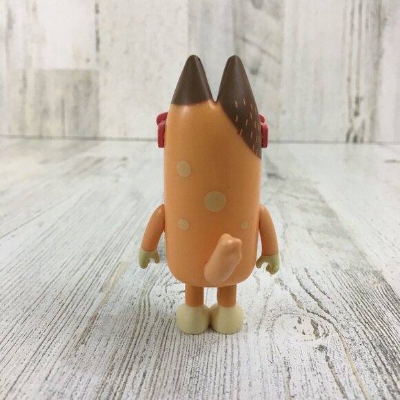 Bluey CHILLI Heeler Mom Figure in Sunglasses Family Camping Trip Beach Chili NEW - Picture 3 of 7